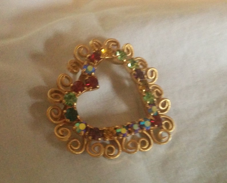 Stunning Vintage Colored Rhinestone Heart Pin Brooch with Goldtone Filigree Outline Design
