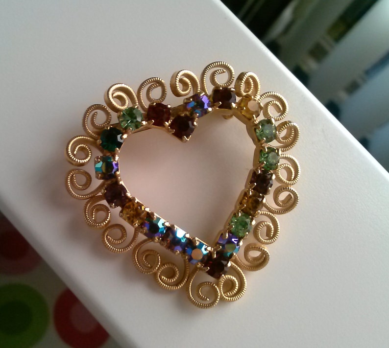 Stunning Vintage Colored Rhinestone Heart Pin Brooch with Goldtone Filigree Outline Design
