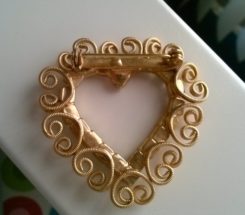 Stunning Vintage Colored Rhinestone Heart Pin Brooch with Goldtone Filigree Outline Design