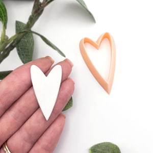 Tagliapasta a forma di cuore allungato: strumento per tagliare la forma di San Valentino per i creatori di gioielli, orecchini e pendenti in pasta polimerica.