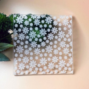 Timbro in acrilico con texture a rilievo a forma di fiori di margherita. Piastra trasparente. Strumenti floreali in argilla polimerica nel Regno Unito per produttori di ciondoli, orecchini, biscotti e cupcake.