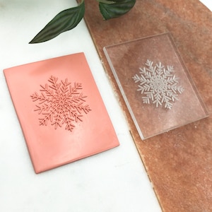 Placa con relieve con sello de textura acrílica Snowflake 2 • Herramientas navideñas de arcilla polimérica • Juego de cortadores de arcilla para hacer joyas y aretes navideños