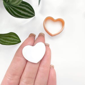 Tagliapasta in argilla a forma di cuore con bolle: forma in argilla polimerica per realizzare gioielli di San Valentino. Creazione di orecchini e pendenti.