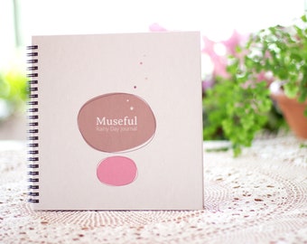 Museful Rainy Day Journal: Un guide très personnel pour améliorer le bien-être émotionnel - Remplissez pour créer votre propre manuel (thème crémeux)