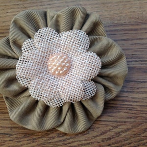 Spilla di moda fiore in tessuto fatto a mano, corsage, spilla per cappotto, cappello, borsa, sciarpa