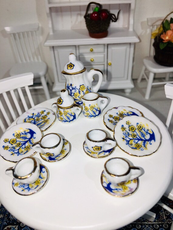 Miniature dolls house accessories 17 piece porcelain tea set Blue 1:12th scale