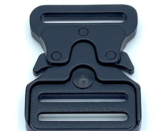 Side release buckle in matt black metal,  1”1/4 opening