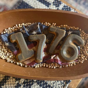 Primitive Patriotic Year Bowl Filler