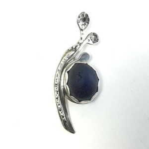 Bisel de plata engastado con vidrio marino azul, vidrio de playa inglés de plata esterlina, collar delicado, joyería hecha a mano