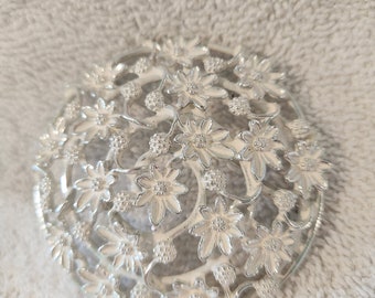 Broche/pendentif fleur ronde blanche et argentée Emmons