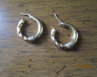 Vintage 14K Yellow Gold Double Sided 1 inch Hoop Earrings Stamped 585 Wgt 4 Grams