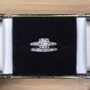 Weißgold Echter Diamant Verlobung Hochzeit Set Ungefähr 1/3 Gesamtkarat Diamant