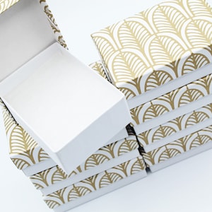 Caixa de armazenamento com estampa Nouveau com tampa - Caixas de presente - Caixas de joias Kraft - Caixas de conteúdo reciclado - Inclui preenchimento de algodão - Fabricado nos EUA - Conjunto de 8