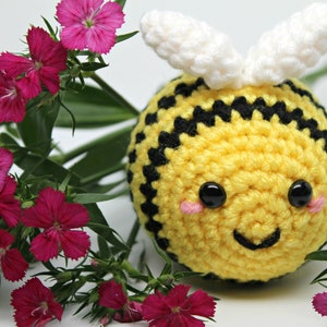 Crochet Bumble Bee- Stuffed Bee- Amigurumi- Plush Bee- Stuffed Animal- Bumble Bee Softie- Save the Bees