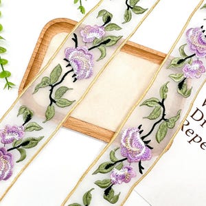 Aplique morado bordado con parche de enredadera floral, ribete de encaje de organza en blanco roto y hojas verdes para lencería, disfraz de muñeca, correa, 2 yardas