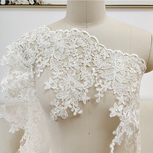 Ivory Bridal Floral Alencon cord lace trim, Scallop border Venice petals lace trim for Wedding veil, Couture design, embellishment, 1 Yard