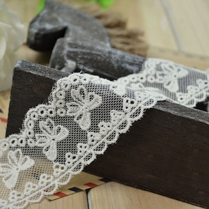 Lovely Lace Trim, Off White Bow Lace, Eyelet lace trim, Embroidery lace Trim, scallop borders lace trim for Dress belt, cuff,  by 2 yards
