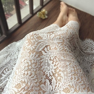 Tkanina koronkowa Vintage Scalloped w kolorze złamanej bieli, tkanina ślubna z koronki Eyelash na welon ślubny, suknię, projekt kostiumu, suknię do chrztu, 1 jard