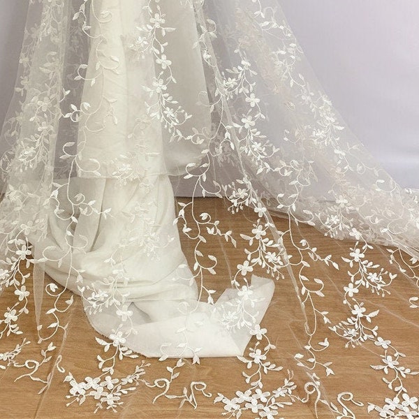 Tissu exquis de dentelle de broderie de branche de feuilles en blanc cassé, tissu de dentelle de tulle doux pour la robe de mariée, tissu de dentelle de mariée, par yard