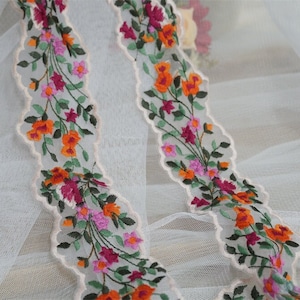 刺繍入りカラフルなつるパッチ花柄チュールレーストリム（オフホワイト）ランジェリー、コスチュームデザイン、首輪、ヘッドバンド用（1ヤード単位）