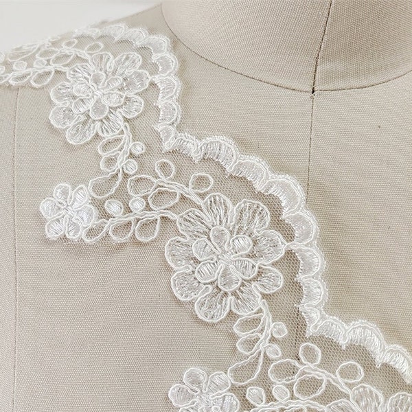 Floral Alencon cord lace trim in Off white, scallop border lace trim for Wedding veil, bridal dress, appliques, Lace collar, by 1 Yard