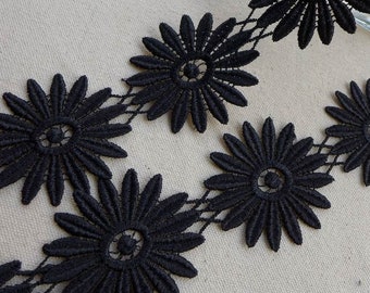 Pretty Daisy Floral Applique Lace in Black, Venice Wedding Lace Trim for Bridal, Gift Wrap, Appliques, Doll Dresses, Costume Design, 1 yard