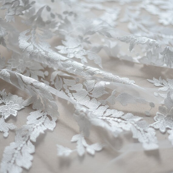 Tissu en élégant dentelle brodée blanche robe de mariée en Tissu dentelle florale douce tissu d77a1f Tissu en élégant dentelle brodée blanche robe de mariée en Tissu dentelle florale douce tissu d77a1f