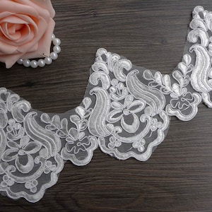 Off white Lace Trim, Alencon Embroidery Lace, Bridal Veils Lace edge, Wedding Gown Lace in Ivory, bY 1 Yard