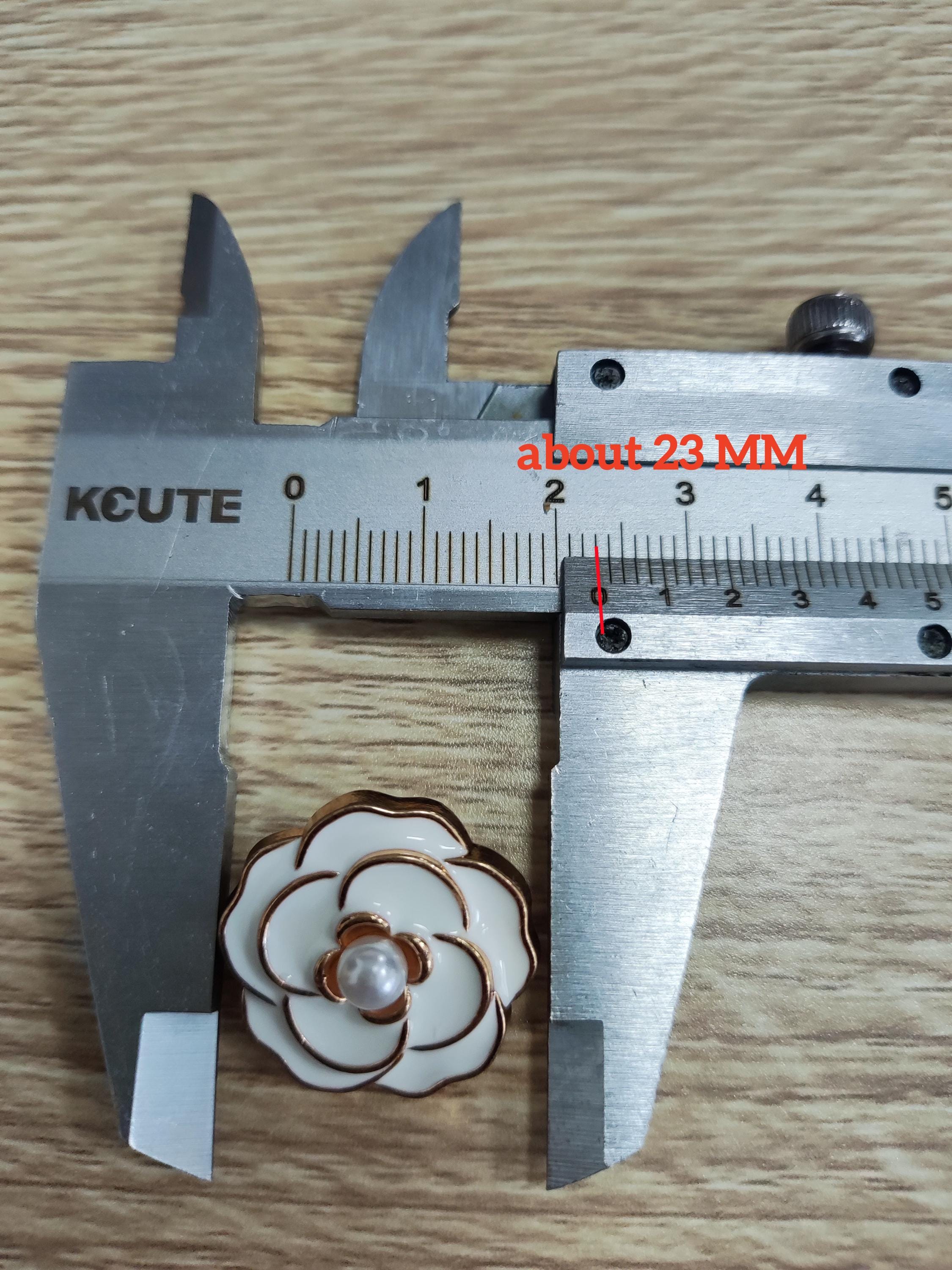 Bouton Vintage Ancien Forme Fleur - Centre Gris, Bi-matière - Occasion (origine France)