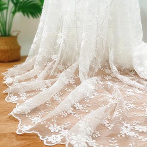 美しい花の刺繍生地、繊細な花の枝柄ミルクシルクメッシュレース（子供服、ウェディングドレスレース、テーブルクロスなど）