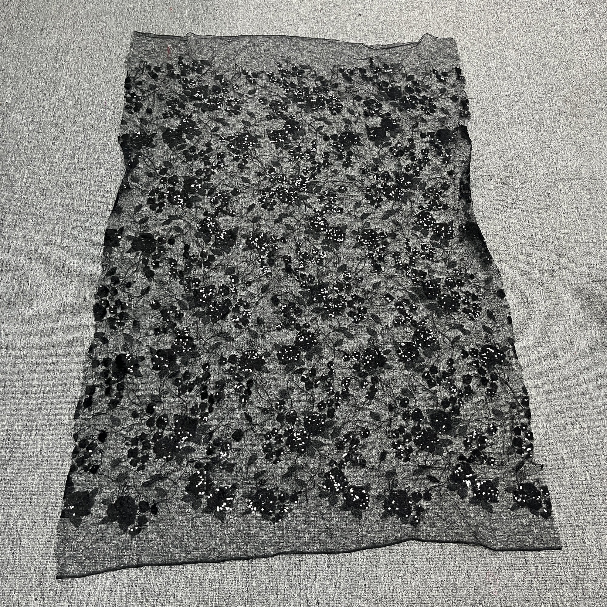 黒花刺繍メッシュチュールレース生地、スパンコールアップリケ、オート