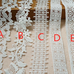 Off White Floral Vine Line Lace Trim, Narrow Lace Trim, Crochet Lace Trim, Scallop Border trim for Straps, Sash Belt, Gift Wrapping, 2 Yards