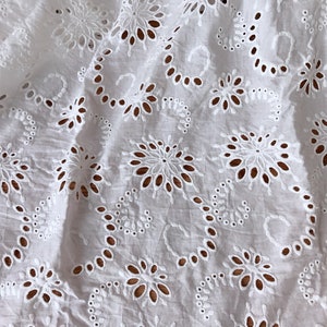 53 Wide Cotton Eyelet Flower Lace Fabric in off White - Etsy