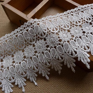 Vintage Off white venice lace trim for weddings, bridal, straps, jewelry design or costumes, by 1 Yard