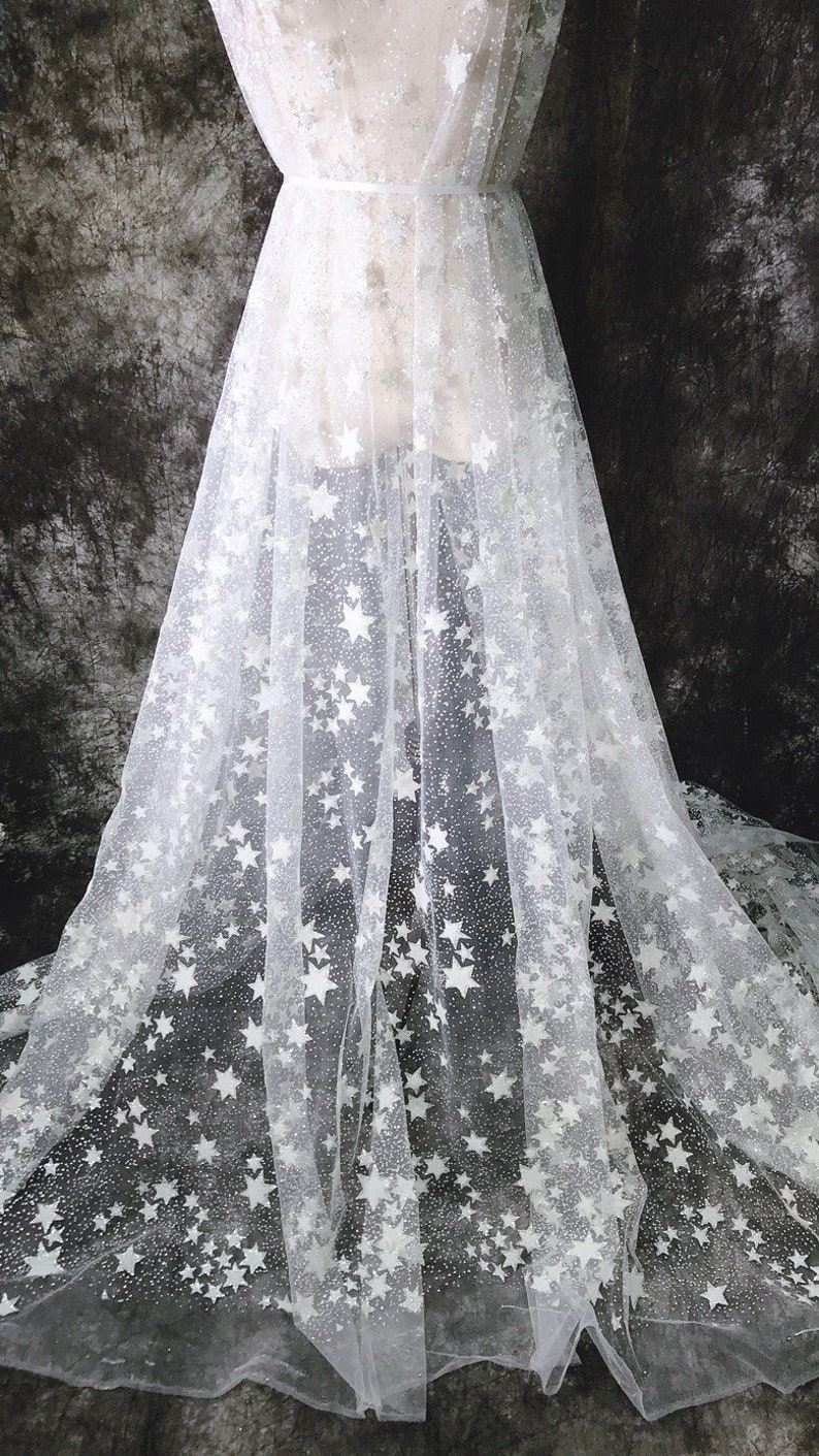 Preciosa tela de tul con estrellas brillantes, tela de estrellas plateadas para decoración de fiestas, vestidos de noche, vestidos de graduación, velos de novia y vestidos de novia, 1 yarda. imagen 1