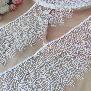 Exquisite Venice lace, Off white lace trim, bridal lace, leaf trim lace trim, by 2 Yards