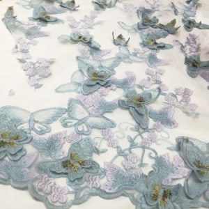 Tessuto in pizzo 3D rosa, tessuto in pizzo alla moda, tessuto in pizzo vivace con applicazione di farfalle in fiore, tessuto ricamato chic, da 1 iarda Light Blue