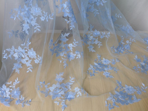 Tessuto in pizzo da sposa azzurro, tessuto in pizzo ricamato floreale azzurro cielo, sfondo per palcoscenico nuziale in pizzo da sposa in tulle di garza, 51'' di larghezza, 1 iarda - Italia Tessuto in pizzo da sposa azzurro, tessuto in pizzo ricamato floreale azzurro cielo, sfondo per palcoscenico nuziale in pizzo da sposa in tulle di garza, 51'' di larghezza, 1 iarda - Italia