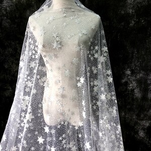 Preciosa tela de tul con estrellas brillantes, tela de estrellas plateadas para decoración de fiestas, vestidos de noche, vestidos de graduación, velos de novia y vestidos de novia, 1 yarda. imagen 5