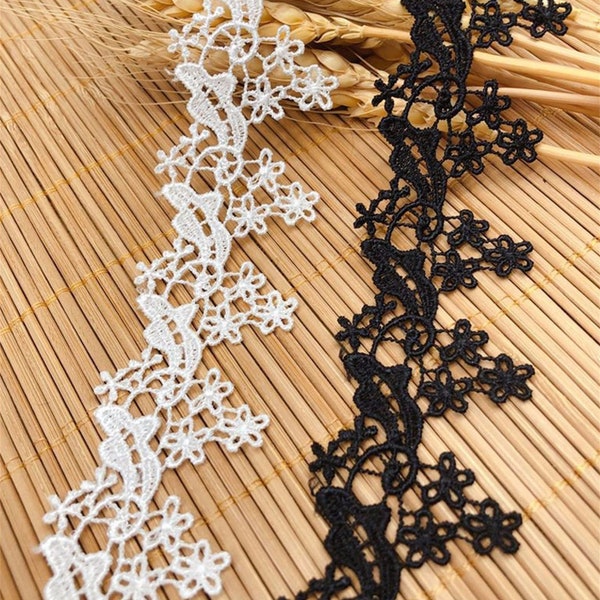 Delicate Venice Flowers lace trim,  Costume Decor Lace Trim For Doll Dress, embellishment, Altered Couture, Veil, 14 yards