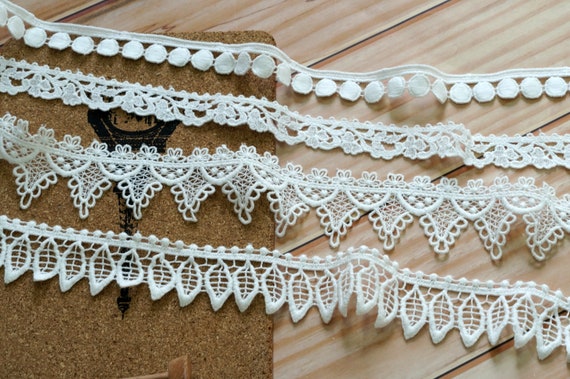 Vintage Lace Trim in off White, Scalloped Edge, Picot Floral