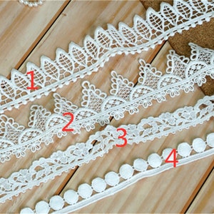Vintage Spitzenborte in gebrochenem Weiß, mit Bogenkante, Picot Blumen Fransen, Blätterborte, Patchwork Baumwolle Material Borte, Schmaler Zierstreifen, 3 Meter