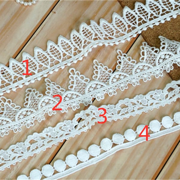 Vintage Lace Trim in Off white, Scalloped edge, Picot Floral Fringe, Leaves trim, Patchwork Cotton Material Ribbon, Narrow trim, 3 yards