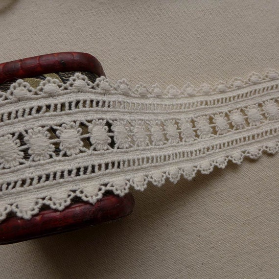 Dentelle Ancienne En Coton Écru - Triangle - Occasion Bon État
