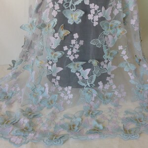 Tessuto in pizzo 3D rosa, tessuto in pizzo alla moda, tessuto in pizzo vivace con applicazione di farfalle in fiore, tessuto ricamato chic, da 1 iarda immagine 5
