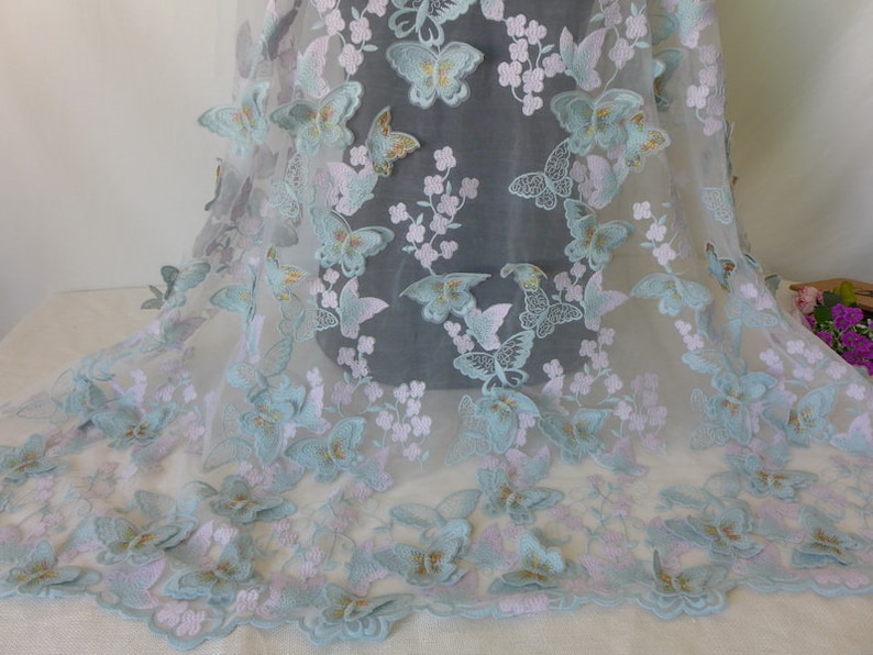Tessuto in pizzo 3D rosa, tessuto in pizzo alla moda, tessuto in pizzo vivace con applicazione di farfalle in fiore, tessuto ricamato chic, da 1 iarda immagine 5