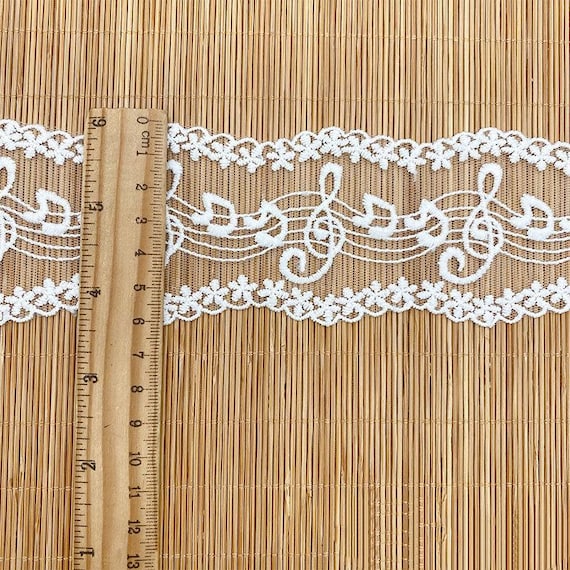 LARGE DENTELLE, Broderie Anglaise, Fleur et feston, Blanc crème, 8 cm , Vendu par 50 cm , Couture - D34 | Mercerie Loisirs et Passion LARGE DENTELLE, Broderie Anglaise, Fleur et feston, Blanc crème, 8 cm , Vendu par 50 cm , Couture - D34 | Mercerie Loisirs et Passion