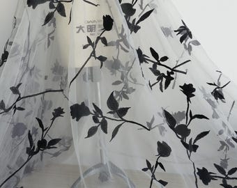 Exquisiter Blumenstickerei-Spitzenstoff, einzigartig gestaltete schwarze Blumentüllspitze, ideal für Mädchenkleid, A-Linienkleid, Brautkleid