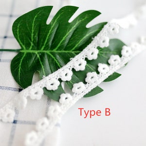 Off White Cotton Lace Trim Lovely Daisy Flower Trim For Scrapbooking, Home Decor, Appliques, Millinery, By 2 yards Type B