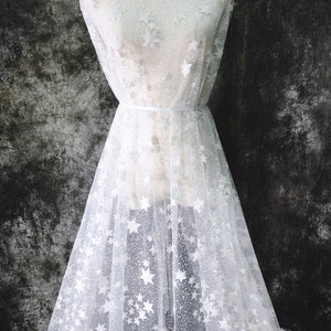 Preciosa tela de tul con estrellas brillantes, tela de estrellas plateadas para decoración de fiestas, vestidos de noche, vestidos de graduación, velos de novia y vestidos de novia, 1 yarda. imagen 3